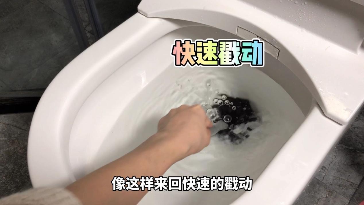马桶堵了怎么办怎样疏通 妙招（2种方法能快速疏通好）