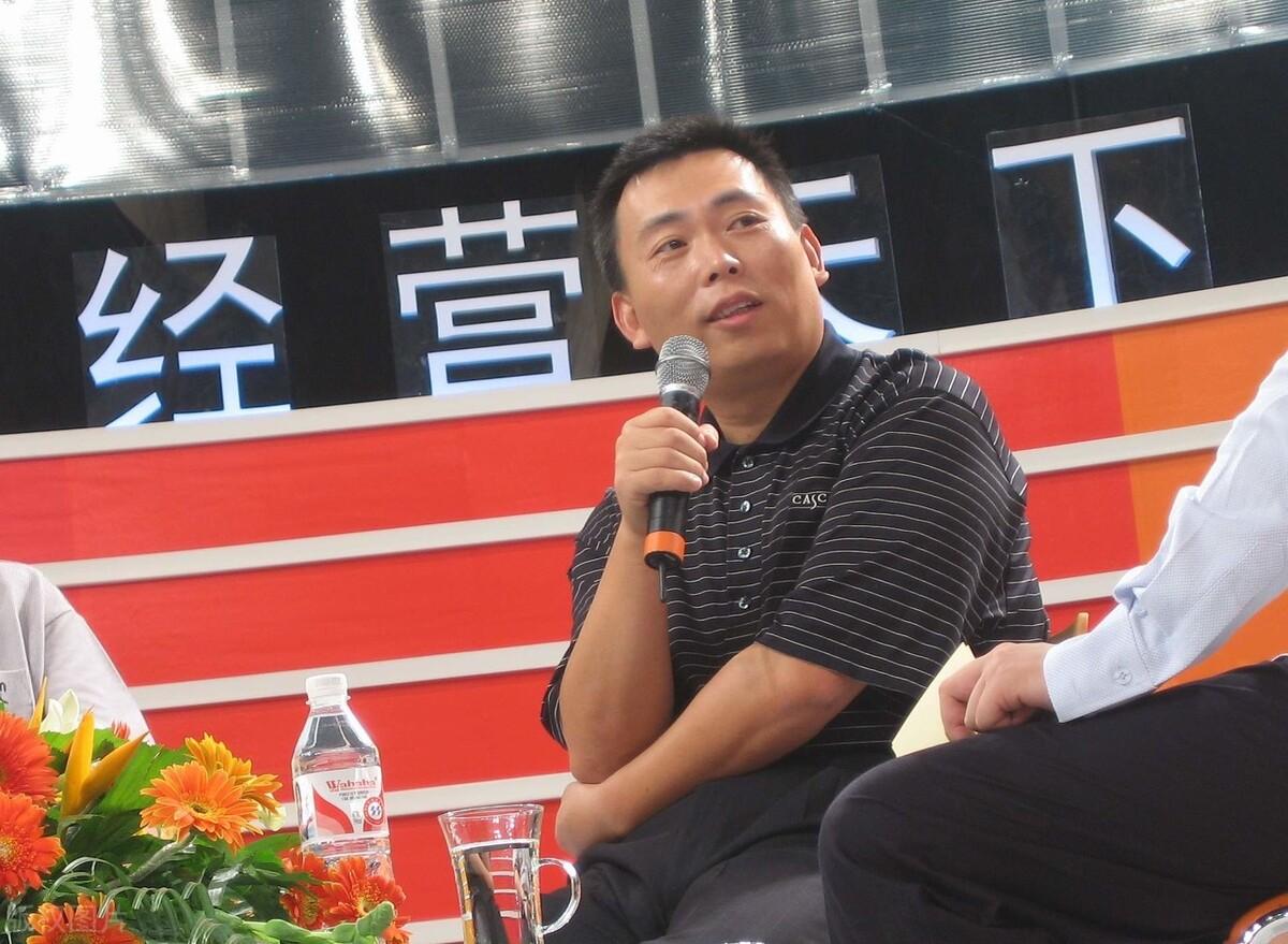 拼多多老板身价多少亿(身价4500亿超越马云,功成名就却又激流勇退)