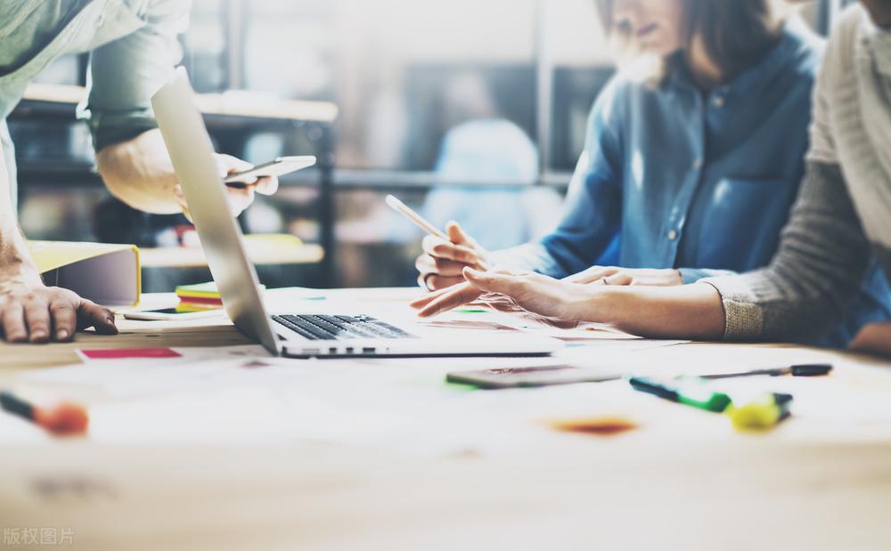 拼多多老板身价多少亿(身价4500亿超越马云,功成名就却又激流勇退)