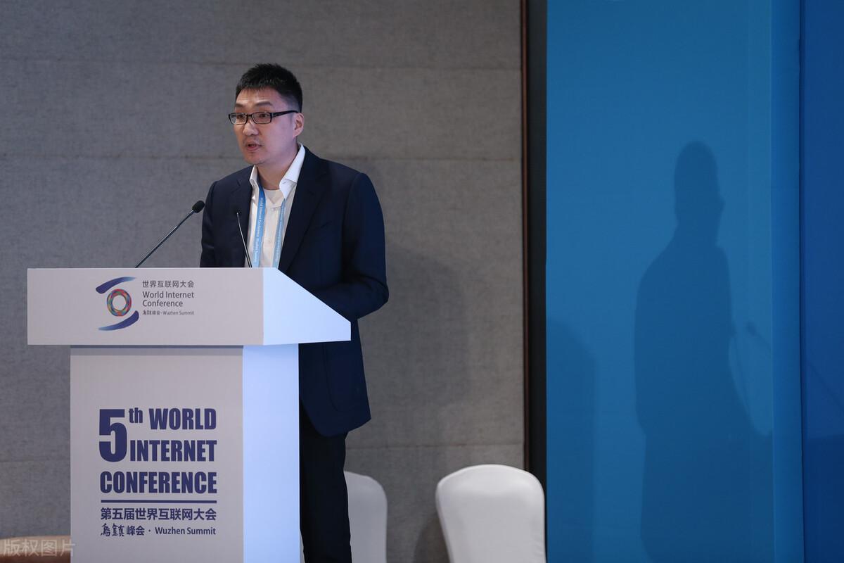 拼多多老板身价多少亿(身价4500亿超越马云,功成名就却又激流勇退)