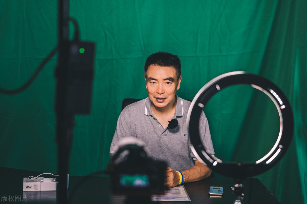 绿幕直播需要什么设备,绿幕直播间怎么搭建|干货