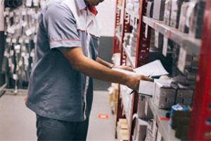 多家快递公司回应新规：暂未接到派送费上涨通知，菜鸟称可设置全包裹送货上门