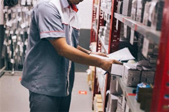 多家快递公司回应新规:暂未接到派送费上涨通知,菜鸟称可设置全包裹送货上门 多家快递公司回应新规:暂未接到派送费上涨通知,菜鸟称可设置全包裹送货上门