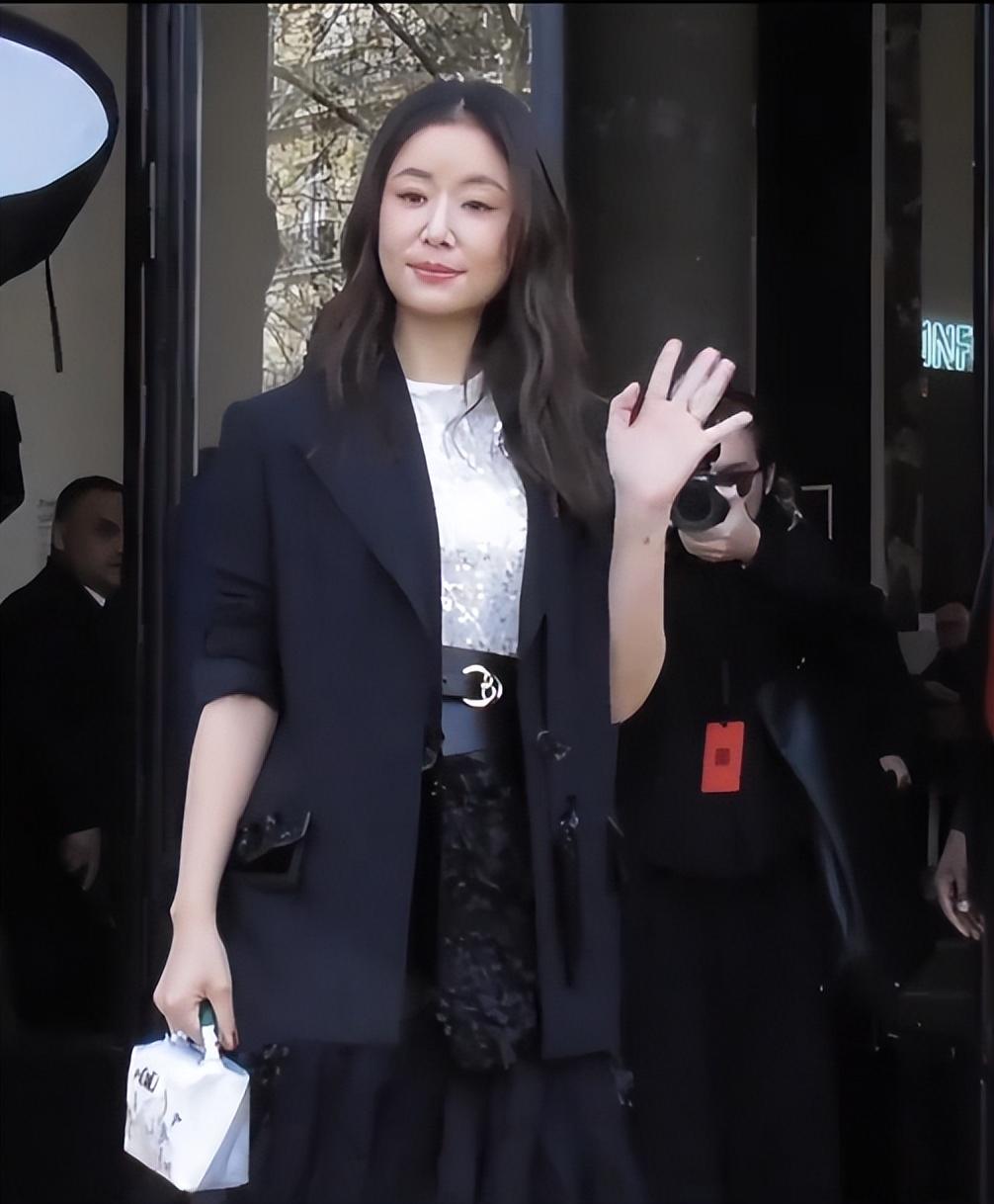 林心如巴黎看秀状态,我却笑死网友评论里 林心如巴黎看秀状态,我却笑死网友评论里